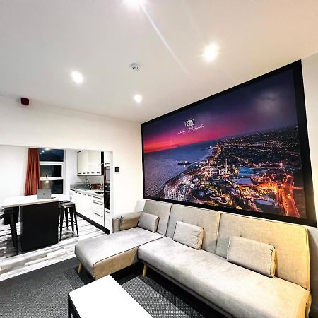 The Pier Suite Serviced Apartment Blackpool Bagian luar foto